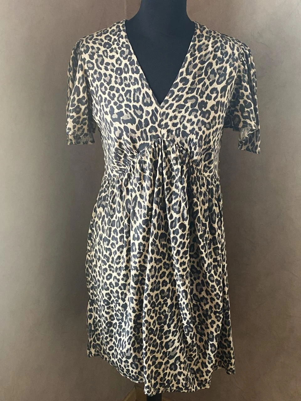 Robe KIABI T34 imprimé léopard beige & noir – fluide col V style bohème chic